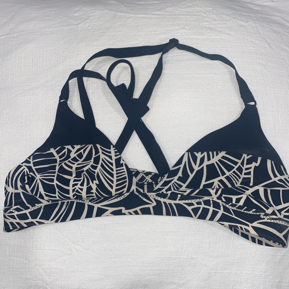 Lululemon black and white strappy bikini top size 4 or 6 (small)